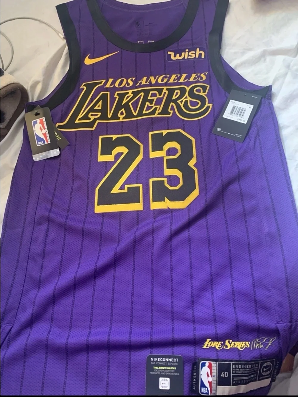 10 Los Angeles Lakers LeBron James Nike Swingman Jersey Bundle Size SMALL (40)